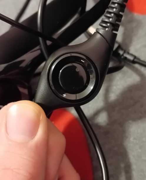 Чисто нови слушалки Logitech H390