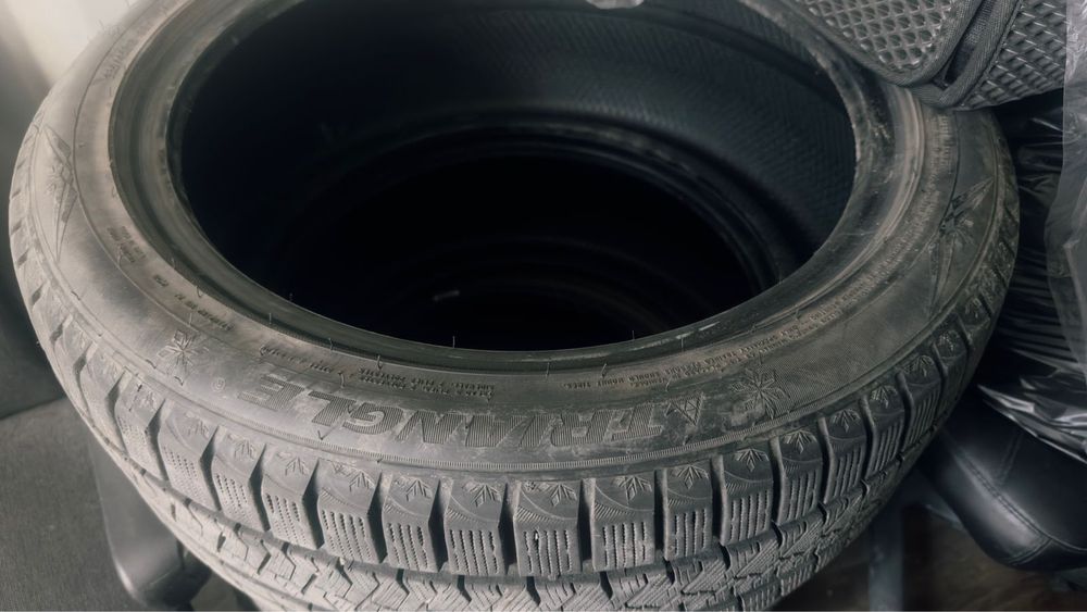 Продам зимние шины 235/45R18 в отличном состоянии. Triangle