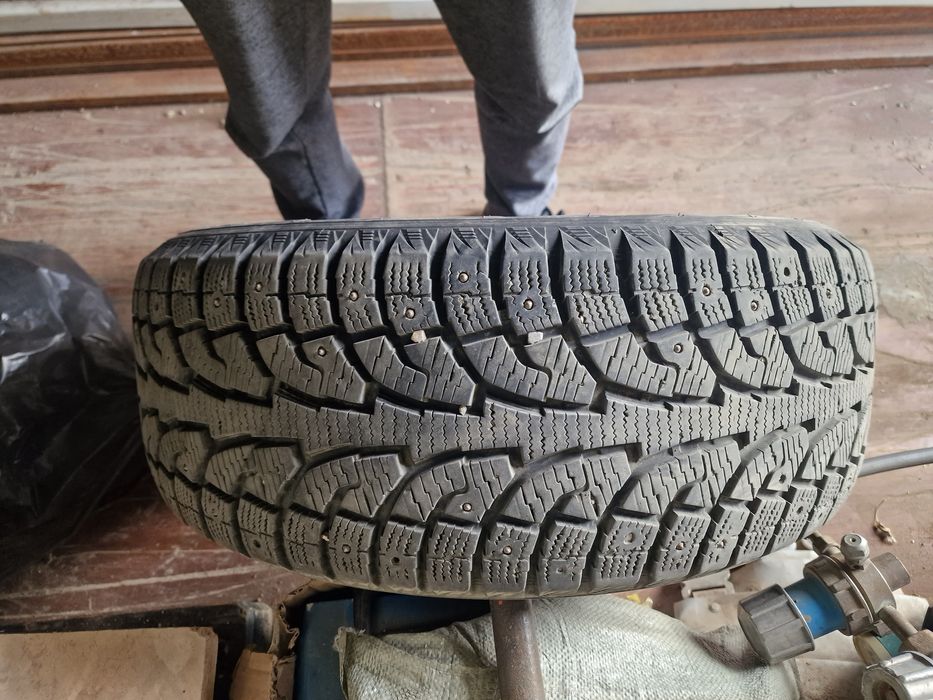 Продам резину на 19