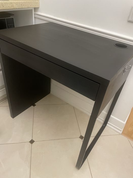 письменный стол IKEA серии MICKE