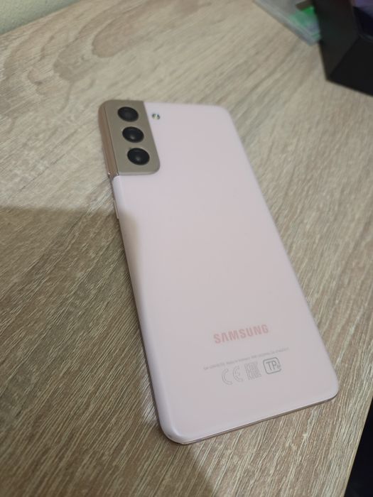 Продам Samsung S21 в отличном состоянии