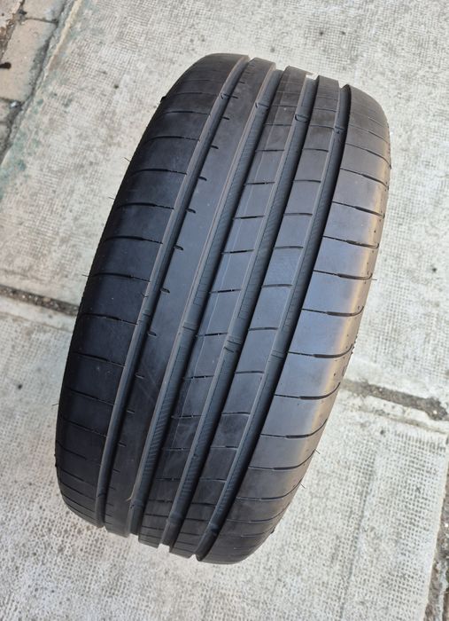 O bucată 245/45 R18 vară - una Goodyear