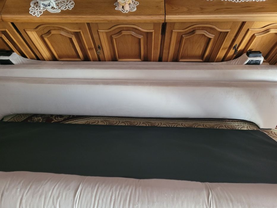 Vînd pat de dormitor