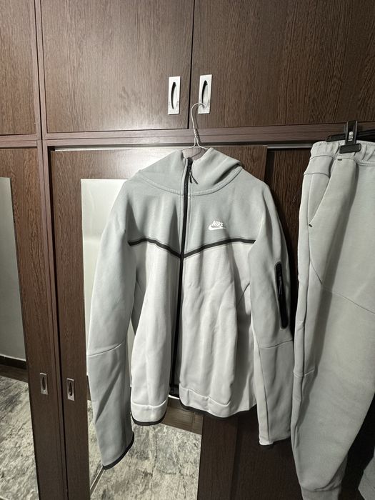 Nike tech gri marimea L