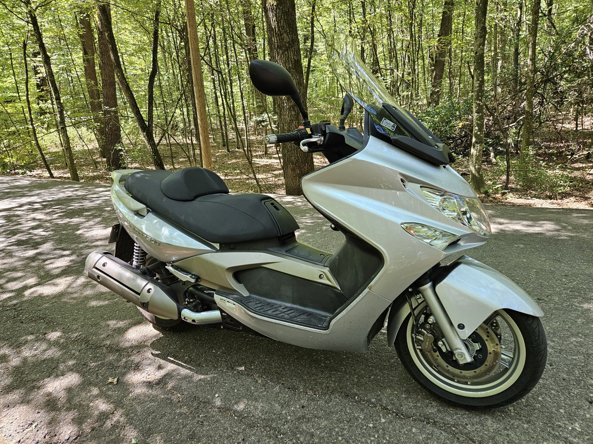 Scuter Kymco 500