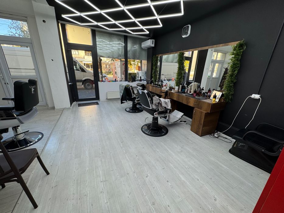 Inchiriez camera in salon de infrumusetare