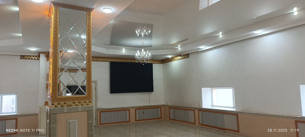 Лэд экран 2.5Р  очень высокого качества.