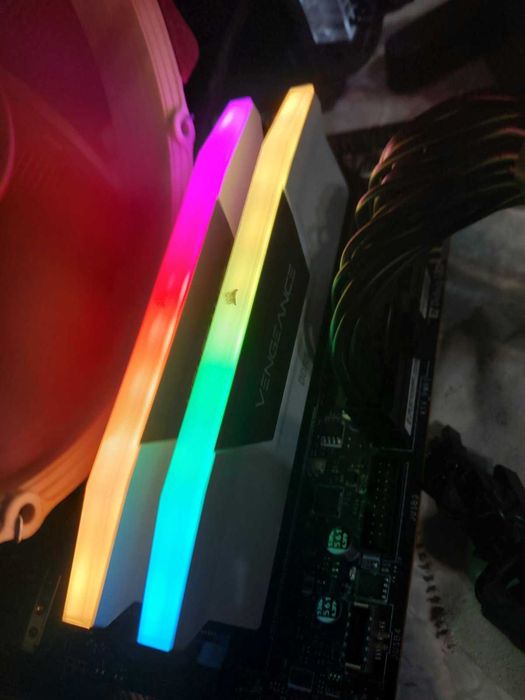 32GB DDR5 Corsair Vengance RGB, 5200MT/s, CL40 (XMP)