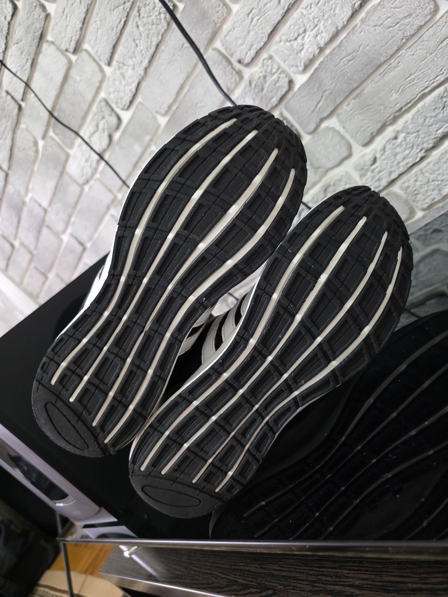Оригинальные кроссы adidas