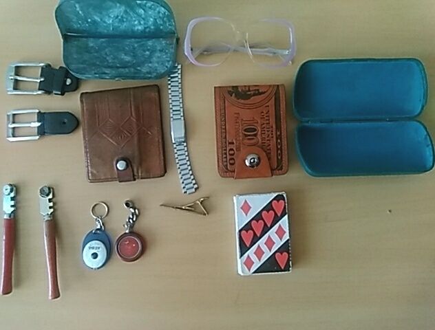 Продам   стелорезы, кошельки, браслет для часов