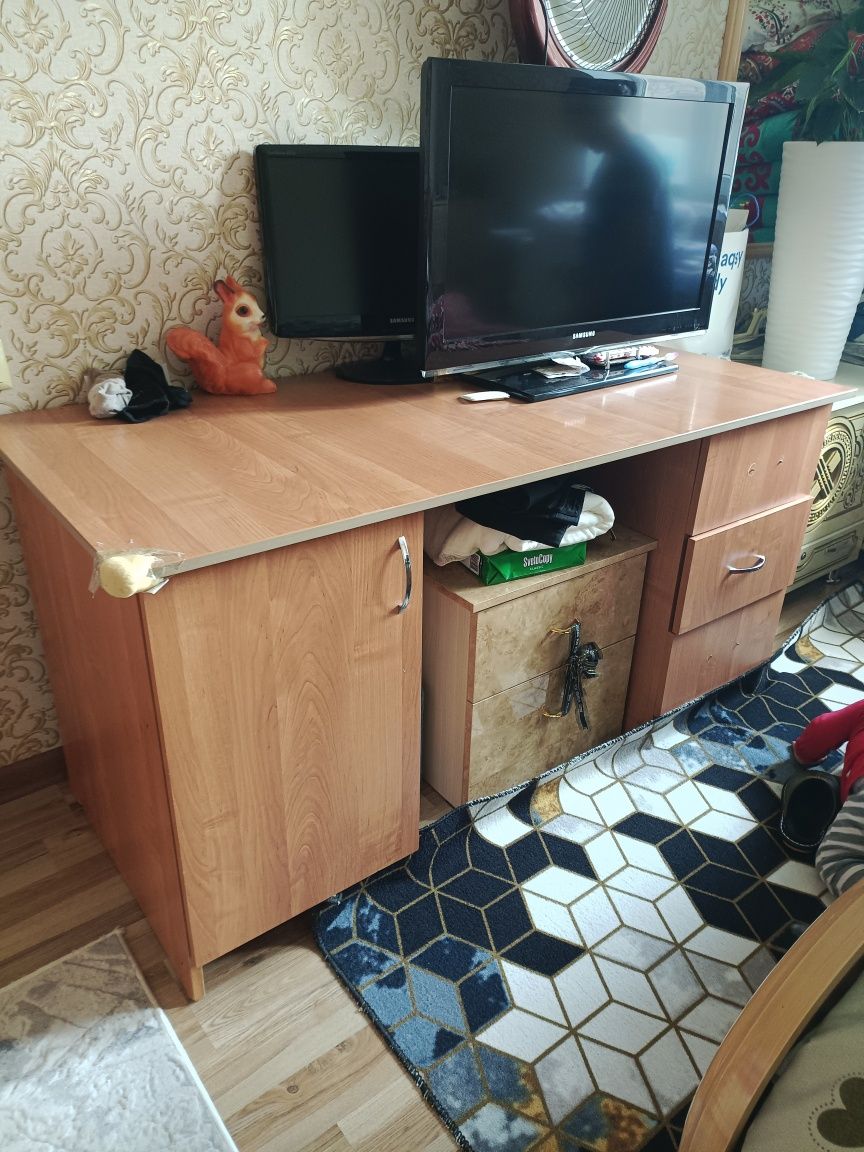 Компьютерный стол срочно