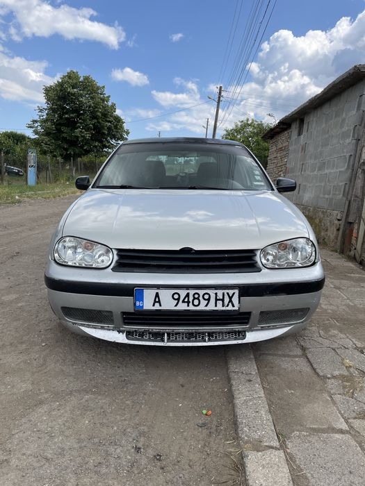 Продавам голф 4