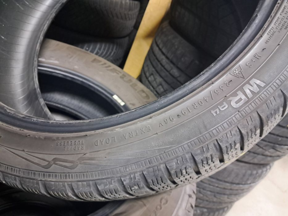 Anvelope second iarna 235 40 R19 Nokian