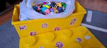 Cutie lego originala + 1.350 kg jucarii kinder