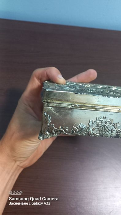 Метална кутия за бижута