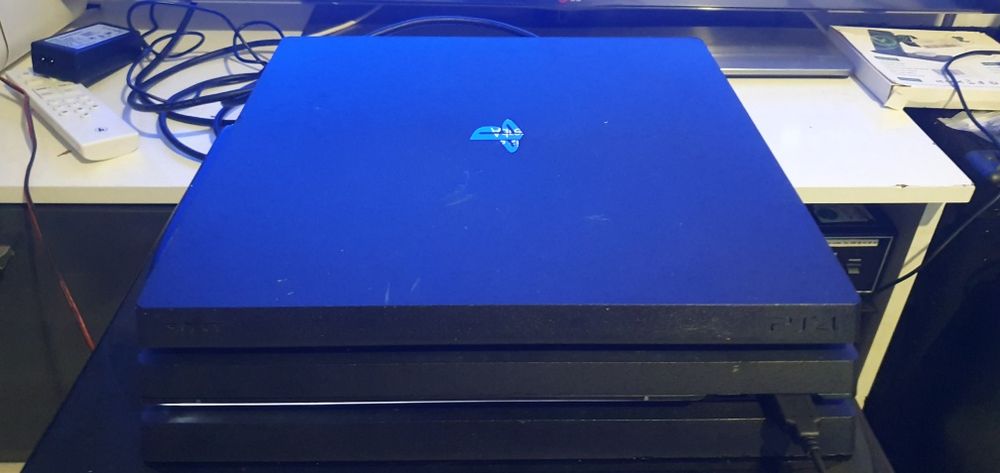 PS 4 Pro 1tb.+controler