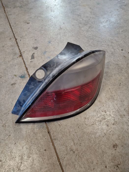Stop stanga Opel Astra h hatchback
