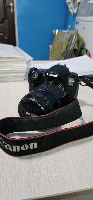 Продам canon 77d  в отличном состоянии