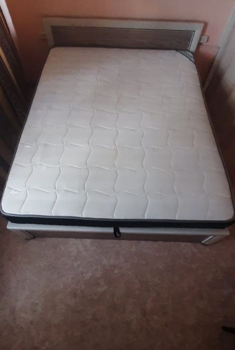 Кровать двухспальная.