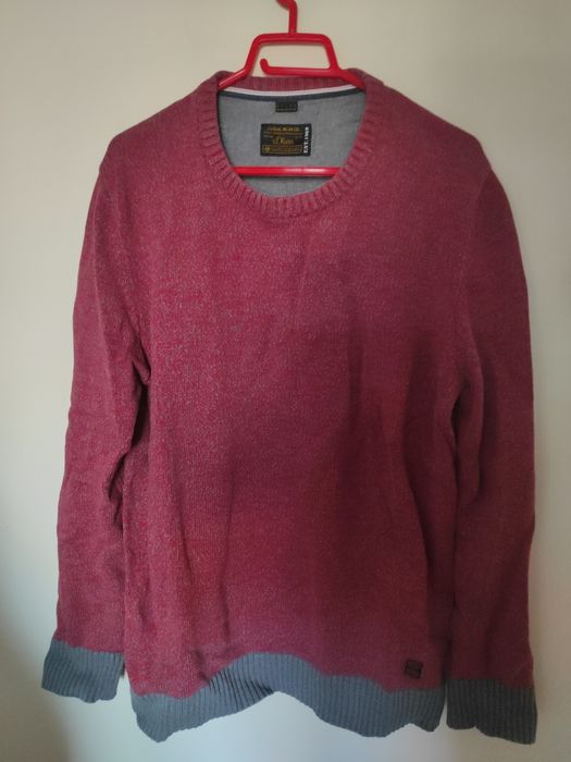 Pulovere, jersee, mărimi diferite, modele diferite, culori diferite