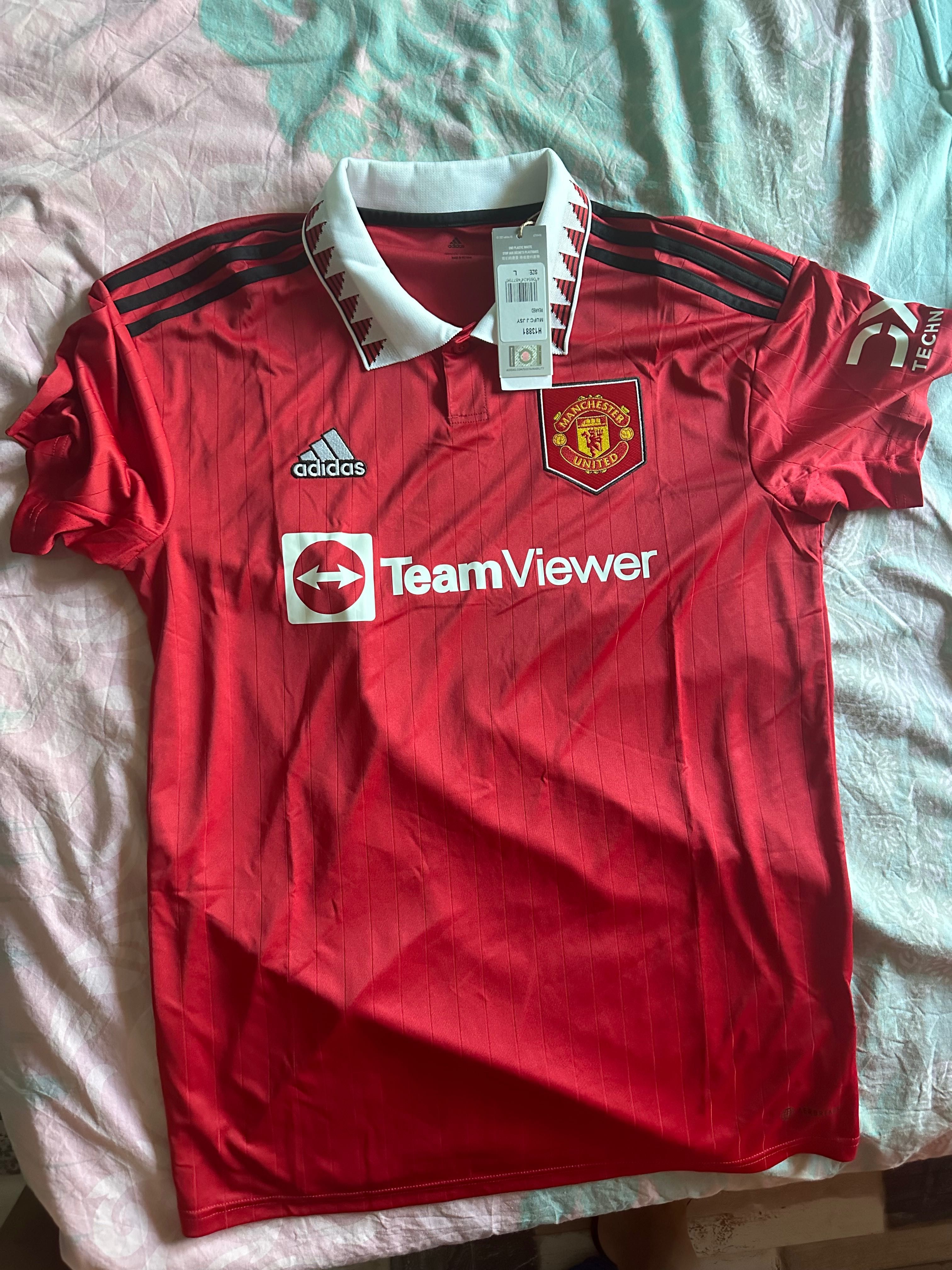 Manchester United официален екип