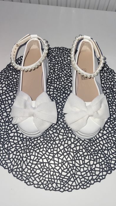 Vând pantofi fetite nr 34