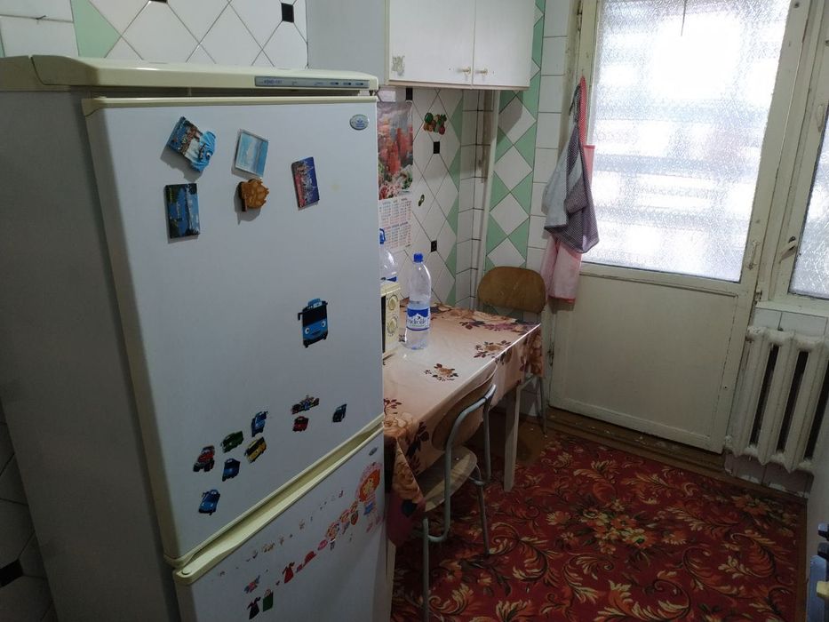 Продам 4-комнатную квартиру на Фархадском базаре , собственник