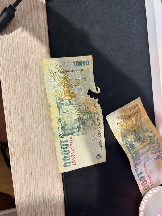 Bancnota de 10.000 de lei din 1999.