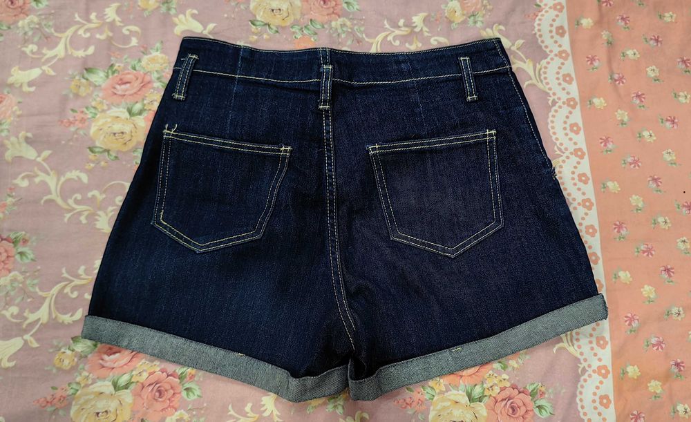 Продаются джинсовые шорты