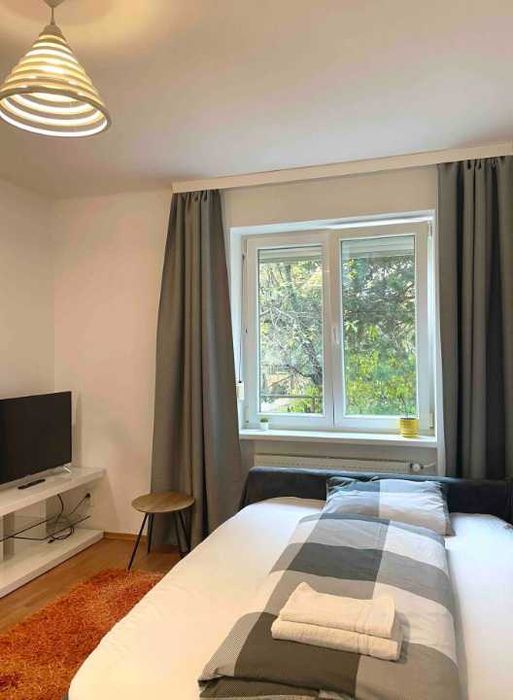 Дава се под наем Двустаен апартамент в Пловдив, Център - 62 кв.м за 290.7 € - Снимка #1