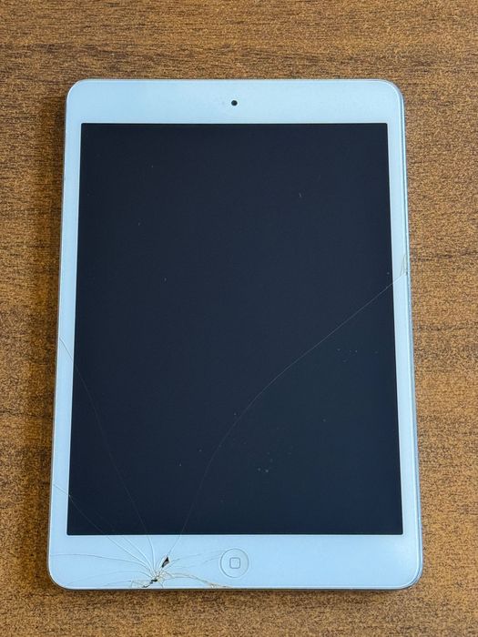 iPad mini 2, 32GB, чист iCloud