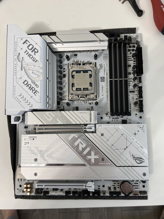 Vand placa de baza ASUS ROG STRIX X870-A Gaming WiFi