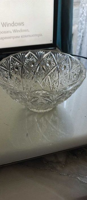 продам редкую хрустальную вазу из музея