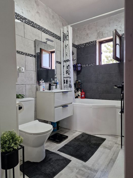 Casa individuala P+M, cu piscina si jacuzzi, la 20 min de Bucuresti