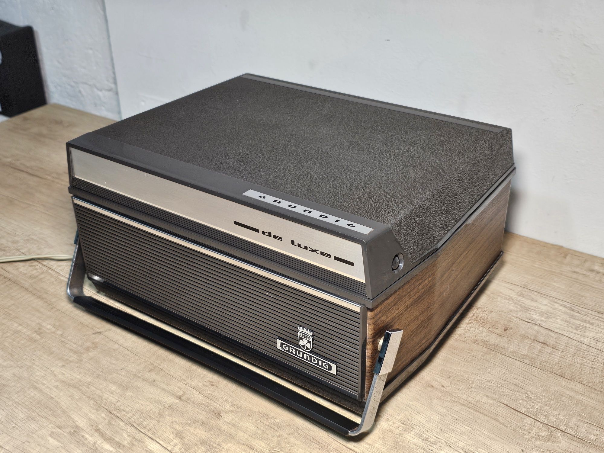 magnetofon GRUNDIG bayreuth,  vintage pe lămpi,amplificat cu boxa