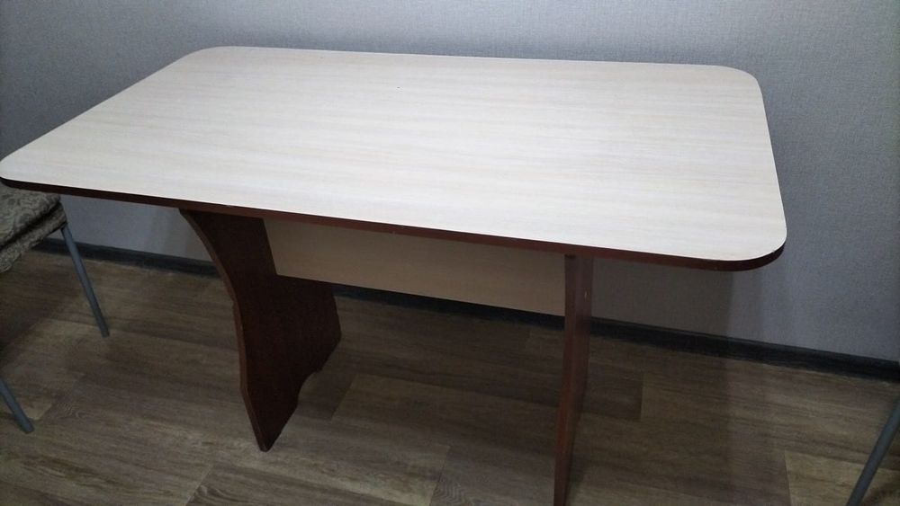 Продам б/у кухонный стол