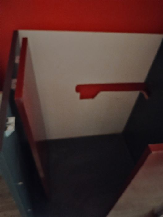 Кухненски ъглов шкаф от по- масивна композиция-  винено червен