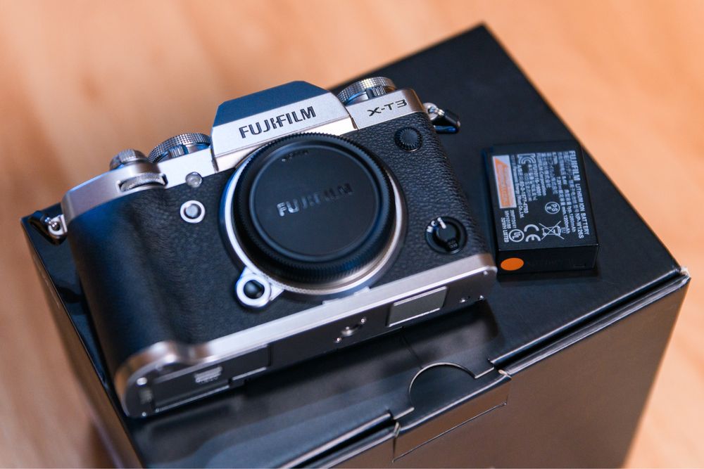 Fujifilm X-T3 ( Acumulator original, strap, încarcator )
