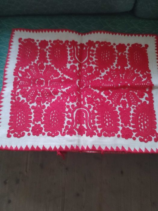 Fata de perna cusuta