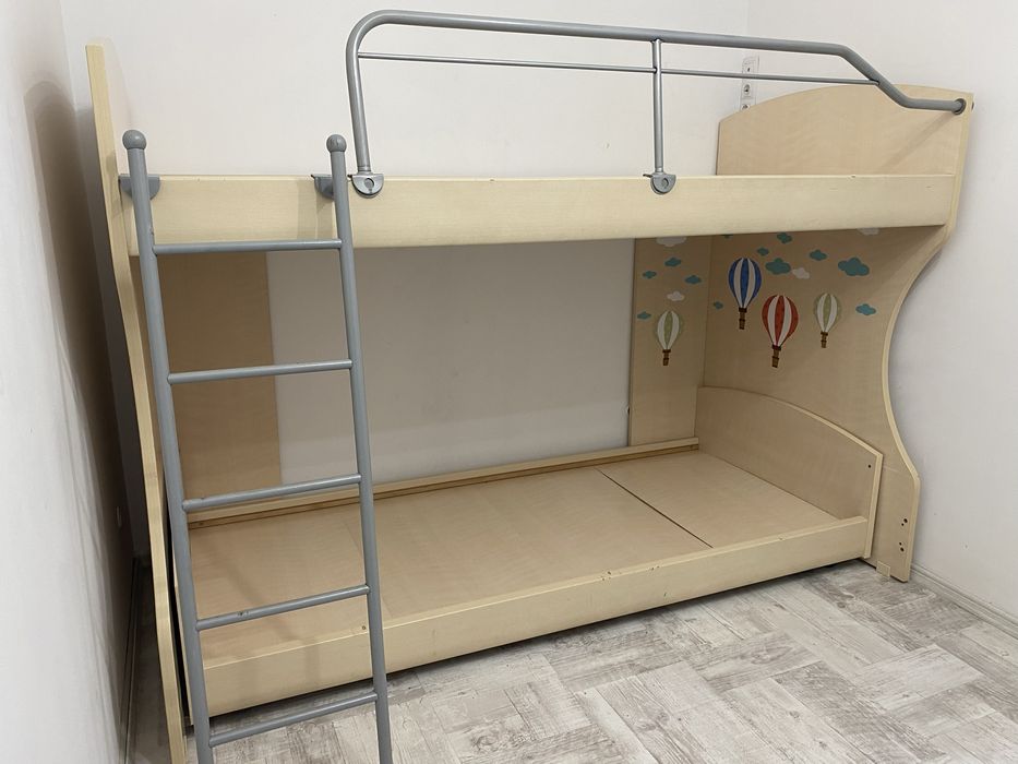 Pat suspendat pentru cameră copii