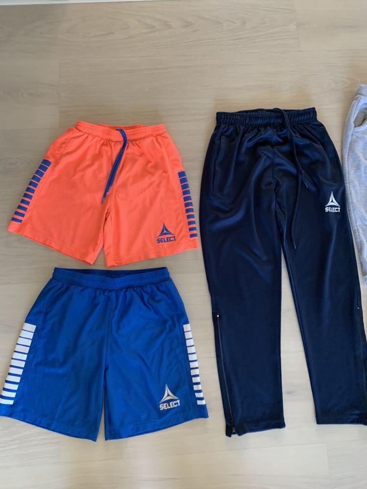 Vand lot pantaloni sport(6 ani) Select.