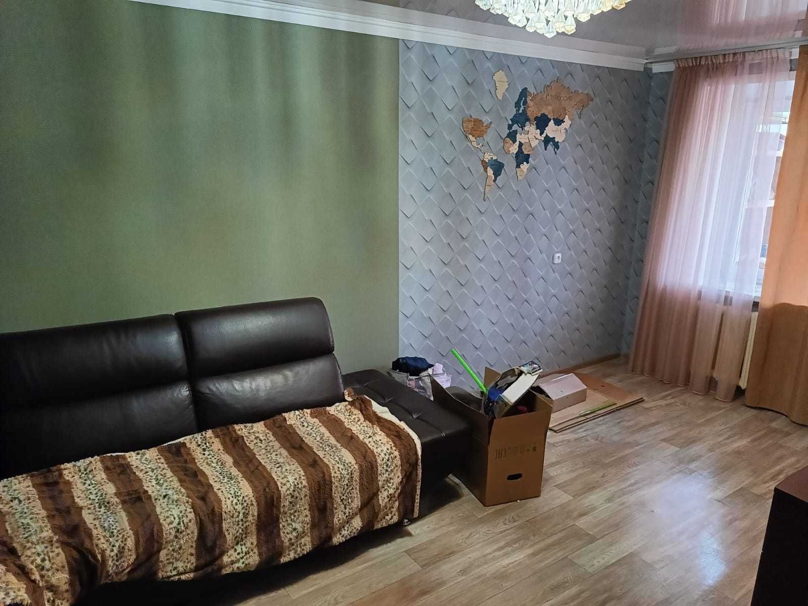 Продам 1 комнатную на 2/5 этаже в 5 мкр г.Лисаковск
