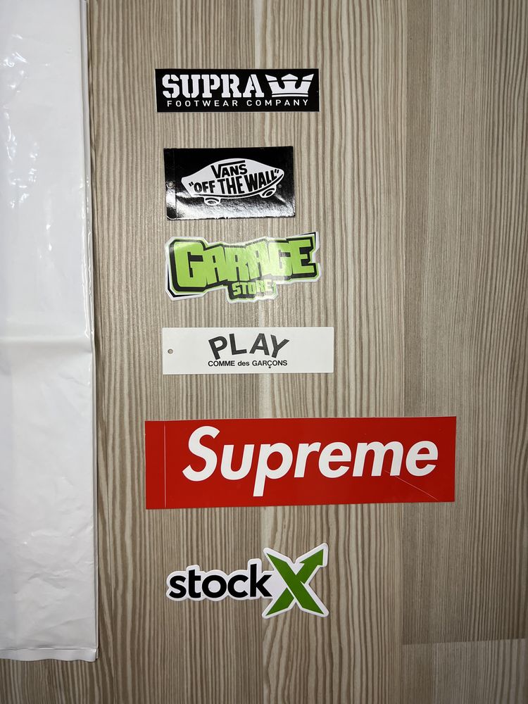 Supreme Vans StockX Comme des Garcones Nike Adidas Stickere si Punga