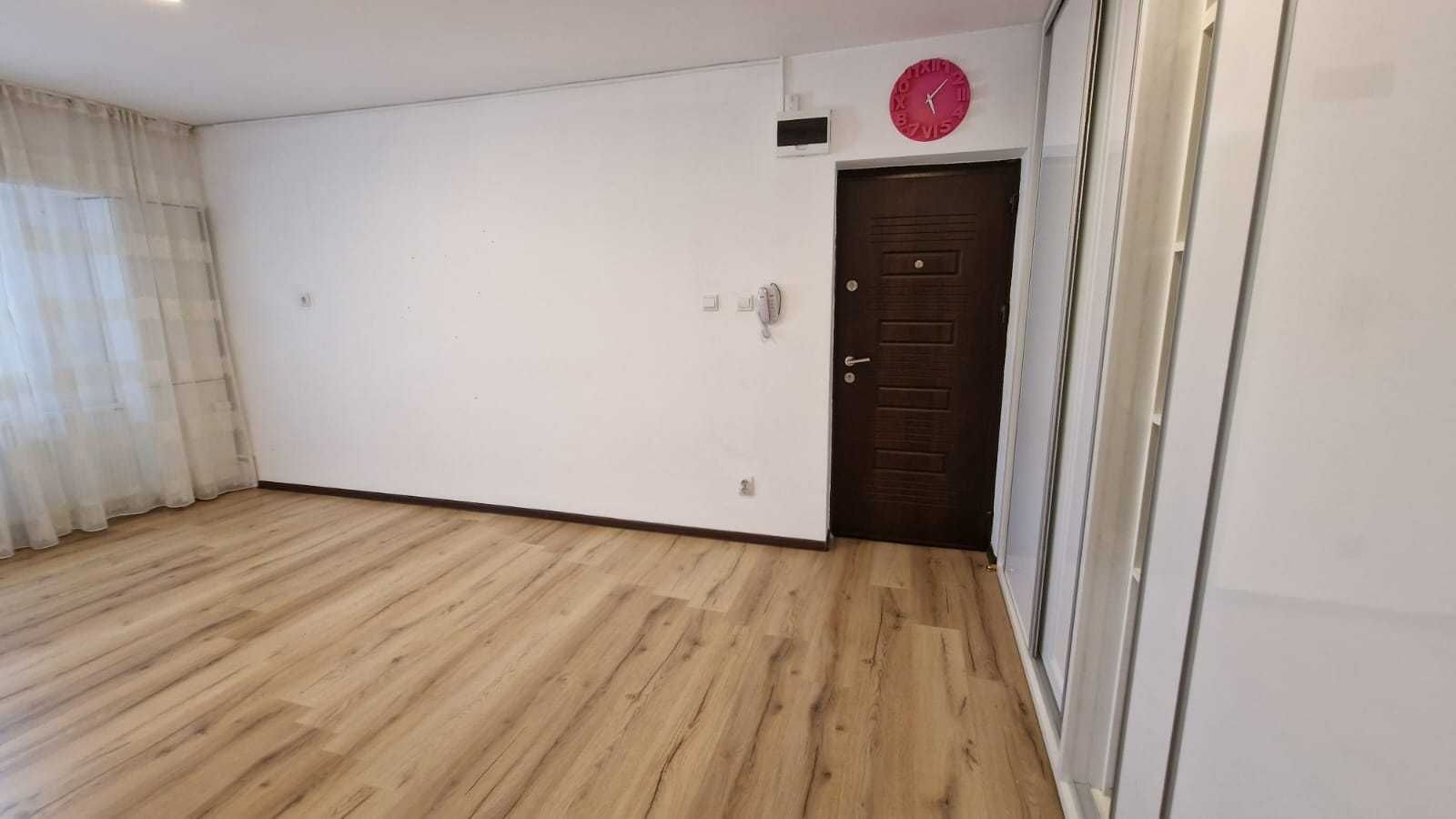 Apartament 4 camere de vanzare