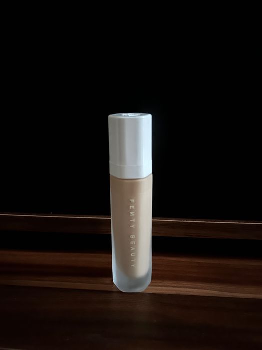 Продавам чисто нов фон дьо тен на Fenty