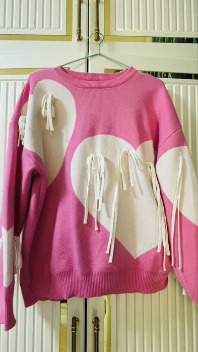 Свитер яркий теплый