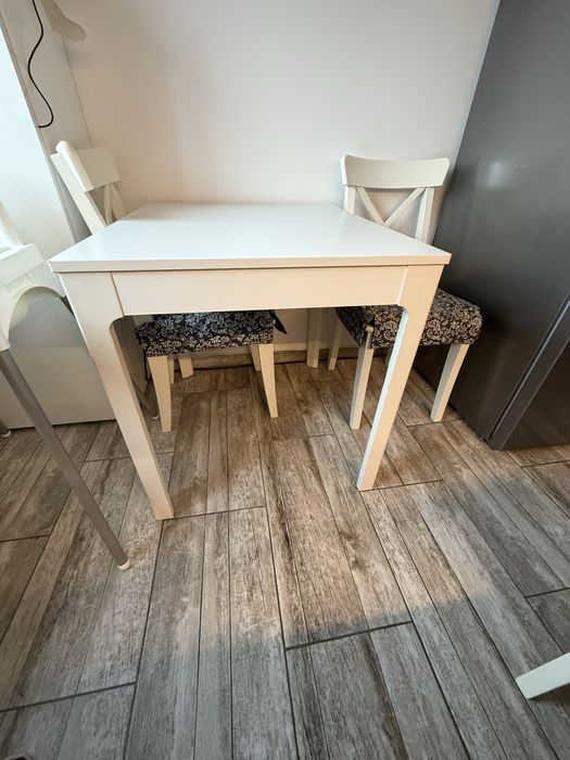 Set masă extensibilă + 4 scaune IKEA