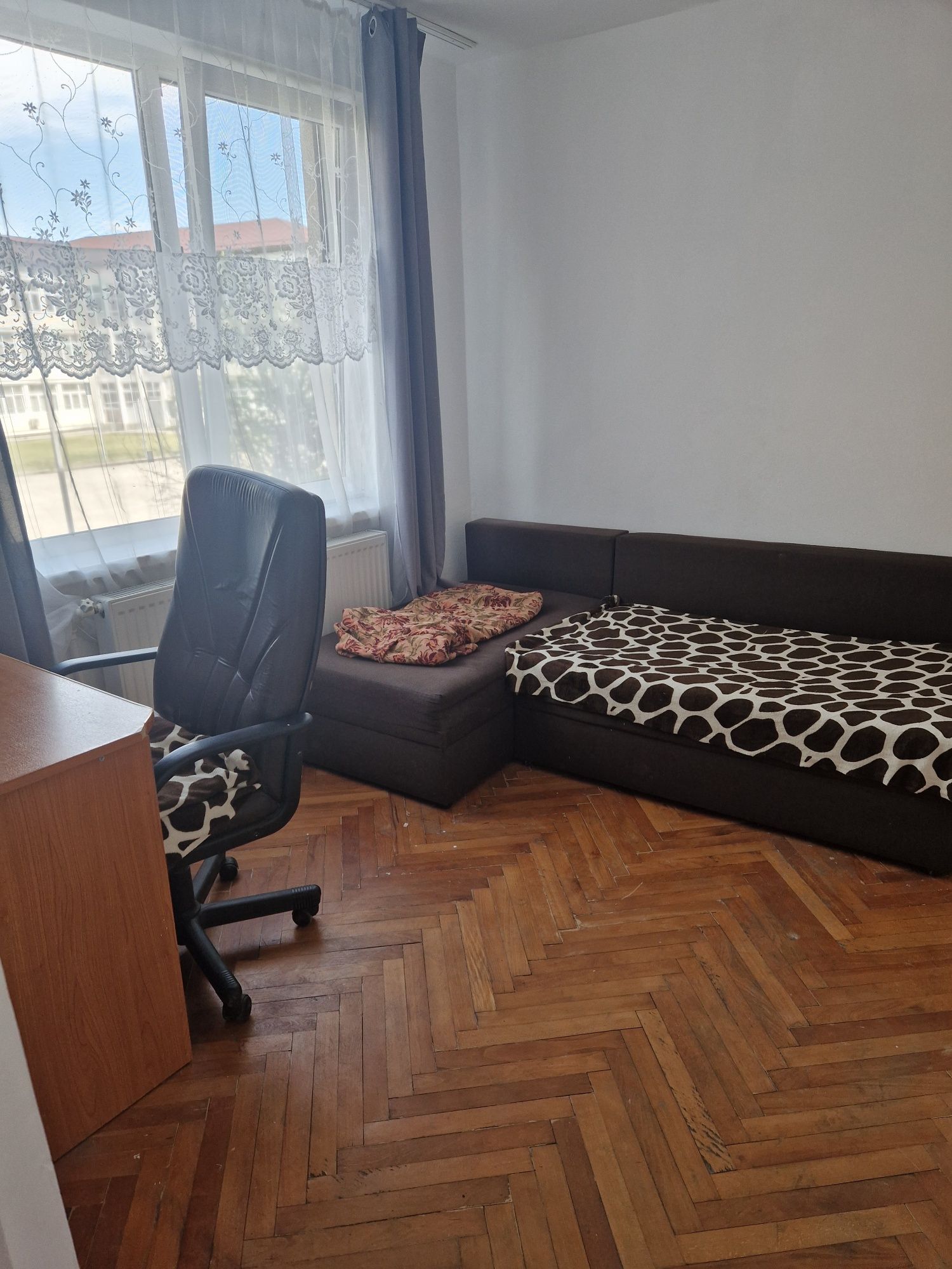 Apartament de închiriat cu 2 camere