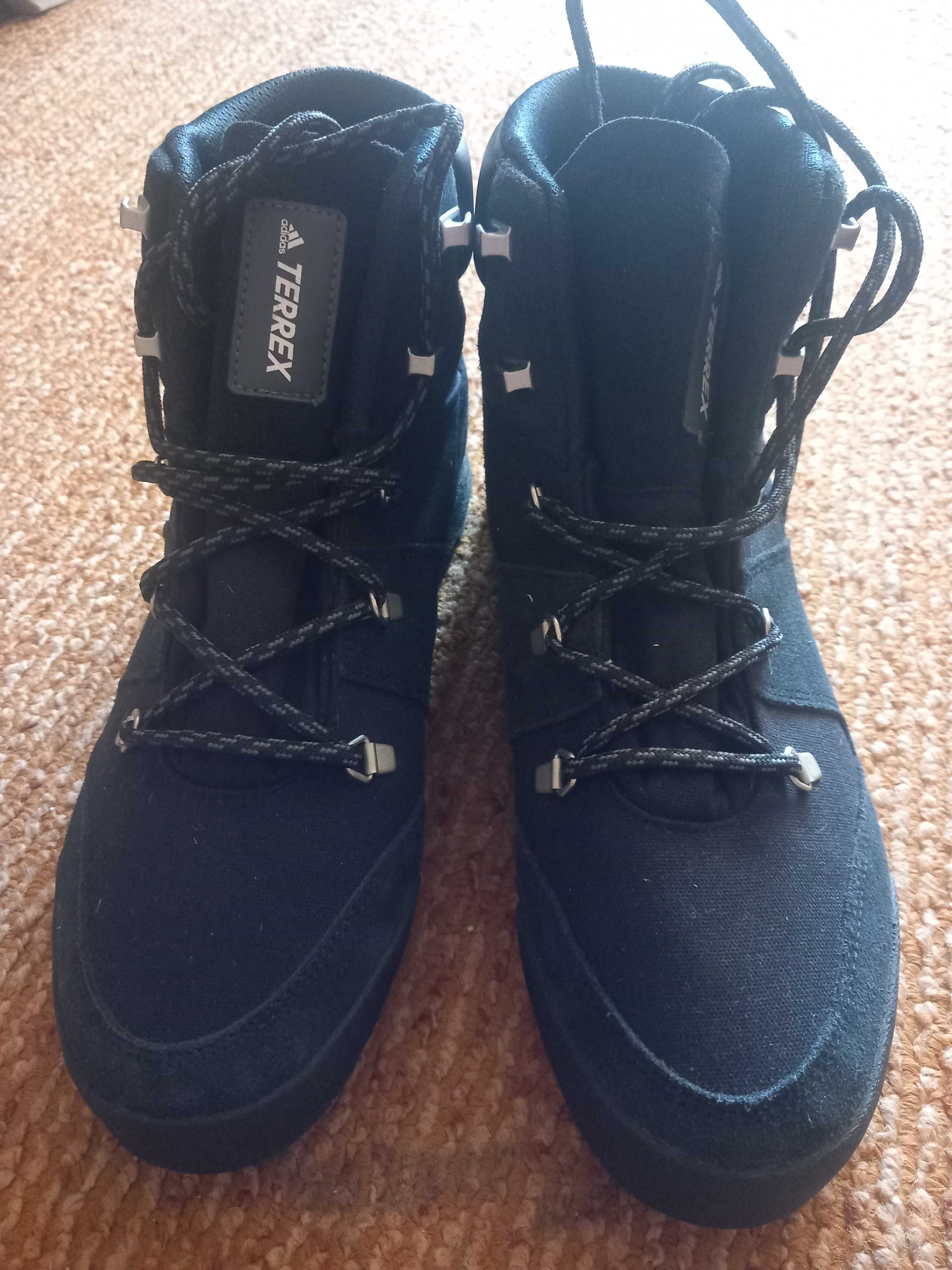 Чисто нови обувки adidas terrex