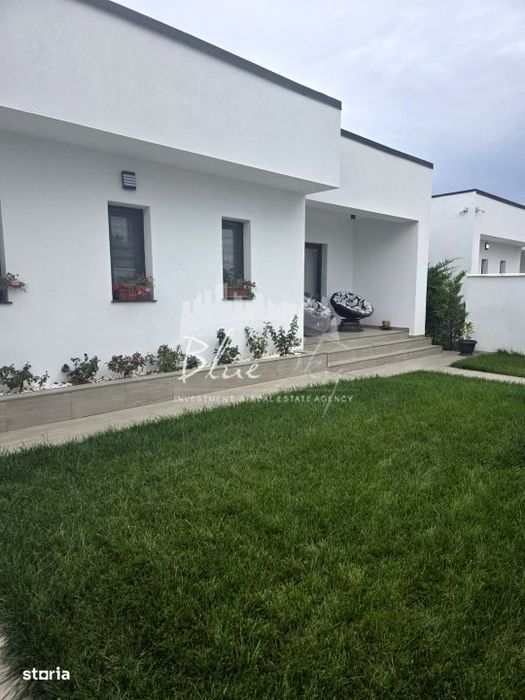 Casa 3 camere situata la intrare in Lazu